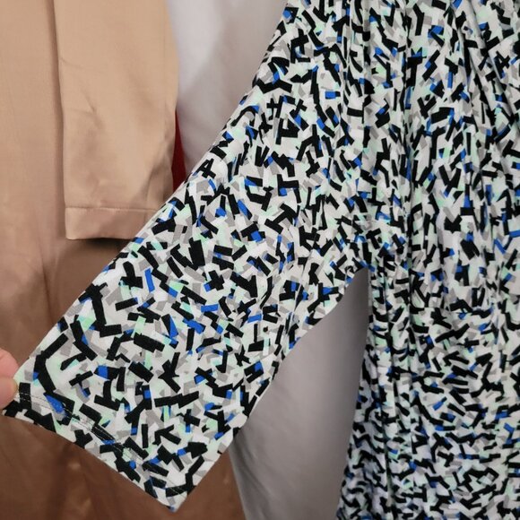 Apt. 9 Woman 1X Blouse gathered front geometric abstract Rayon pullover PRETTY - Picture 4 of 10